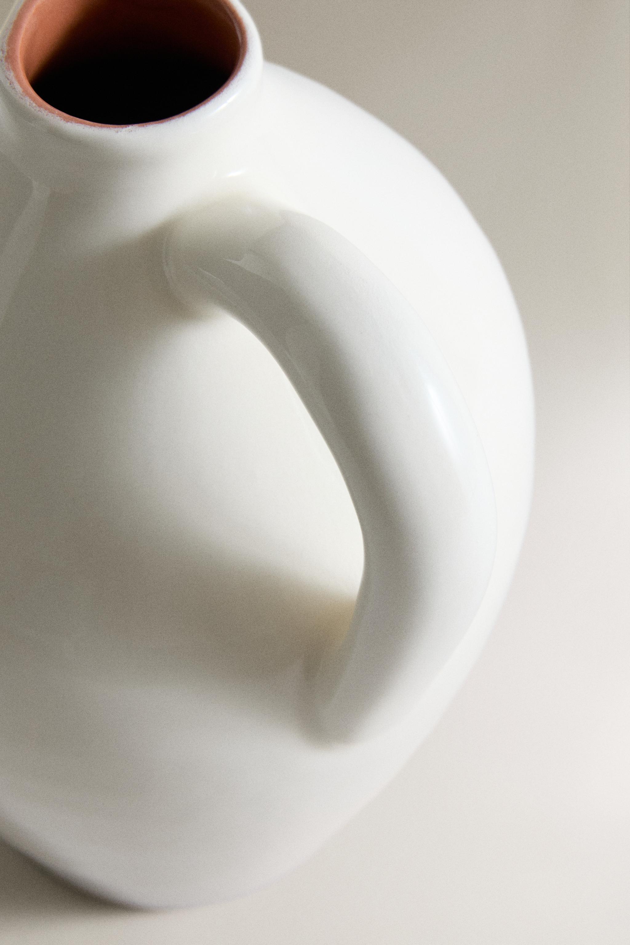 EARTHENWARE PITCHER WITH HANDLE
