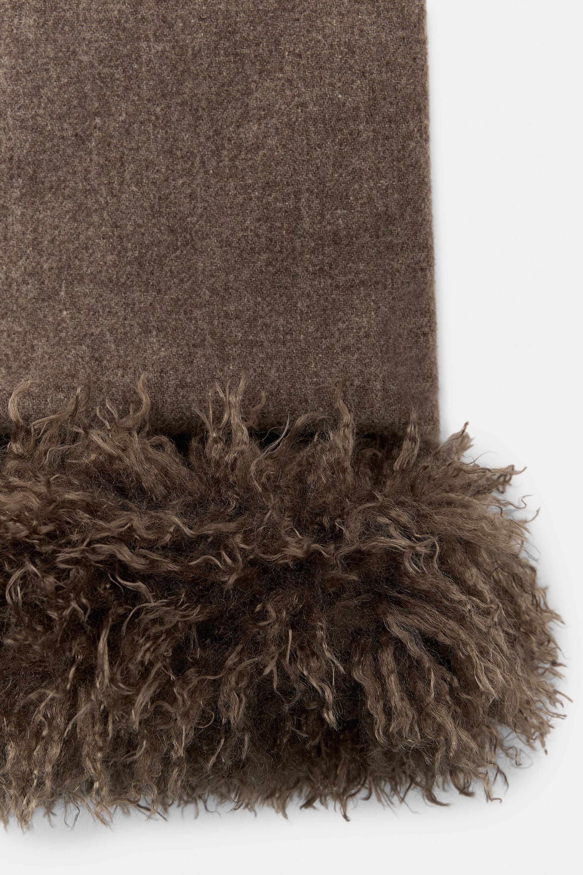 FOULARD AVEC LAINE EFFET FOURRURE