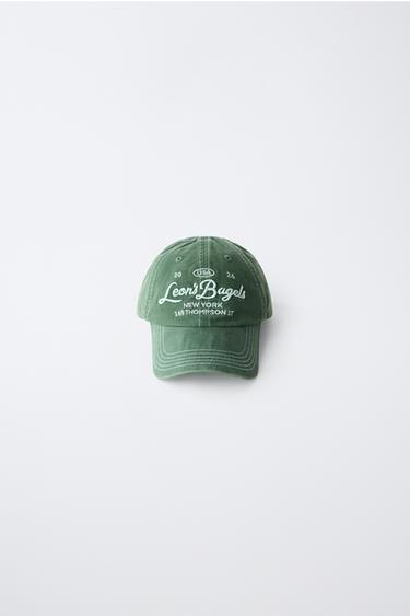 GORRA EFECTO LAVADO BORDADO LEON'S BAGELS ® - Verde oscuro de Zara - Imagen 0