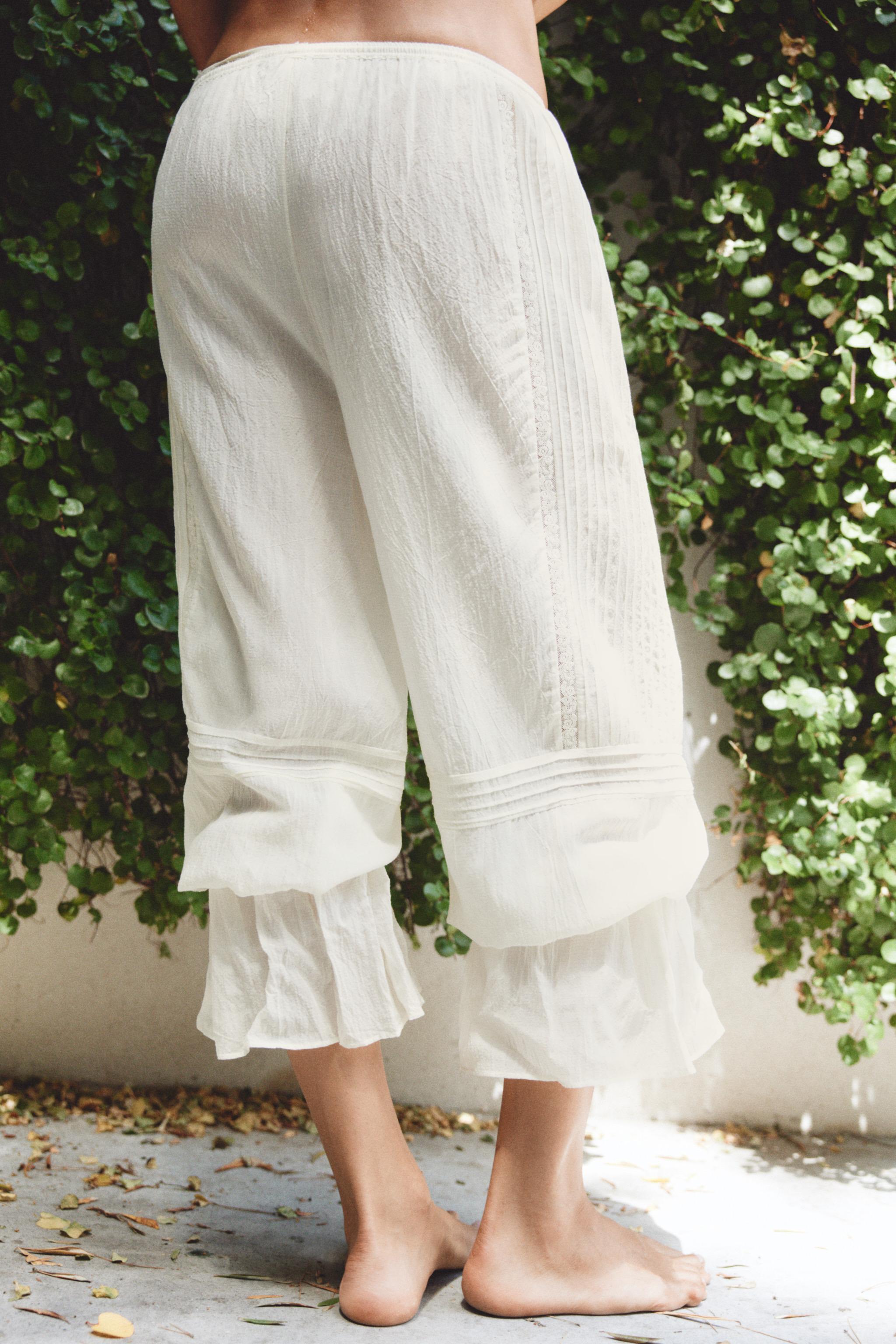Женские брюки Zara VISCOSE BLEND LACE RUFFLE PANTS — фото 8