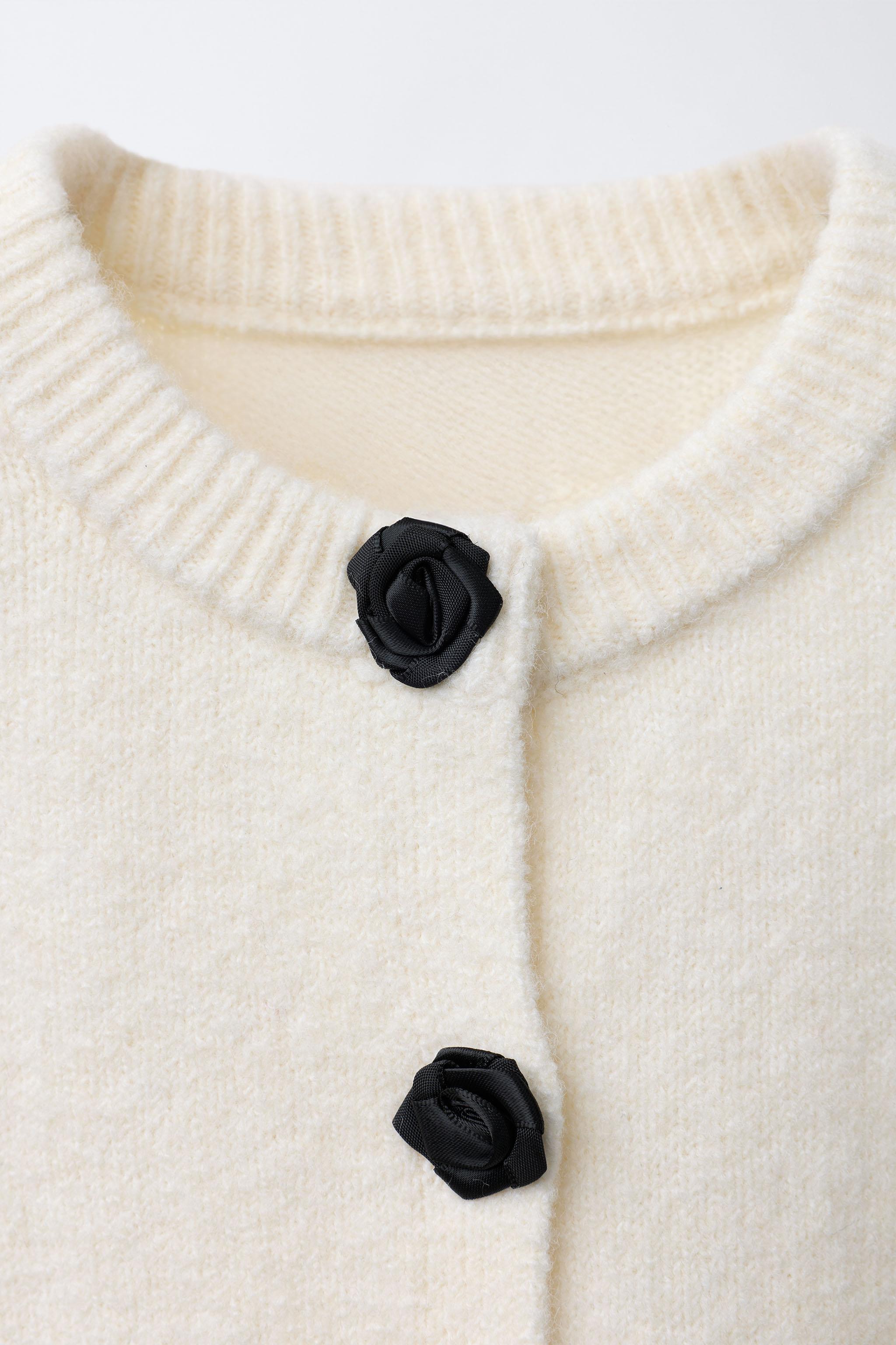 SATIN FLOWER BUTTON KNIT CARDIGAN