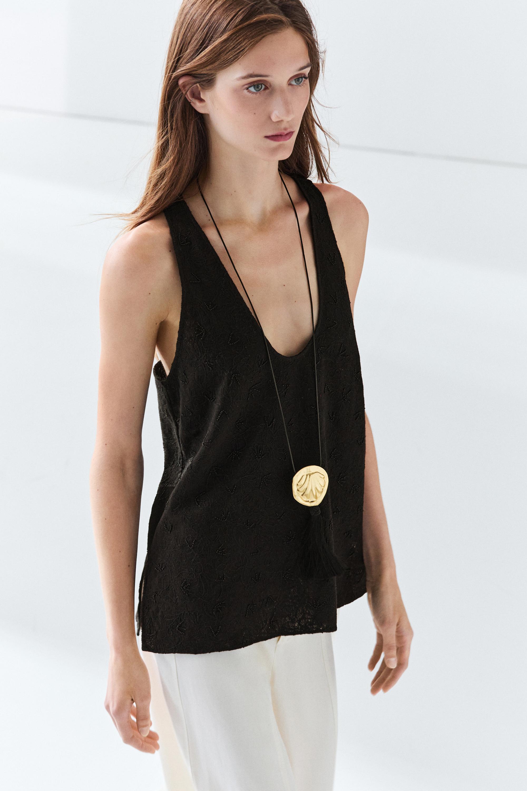 Flowing top with embroidery — Black
