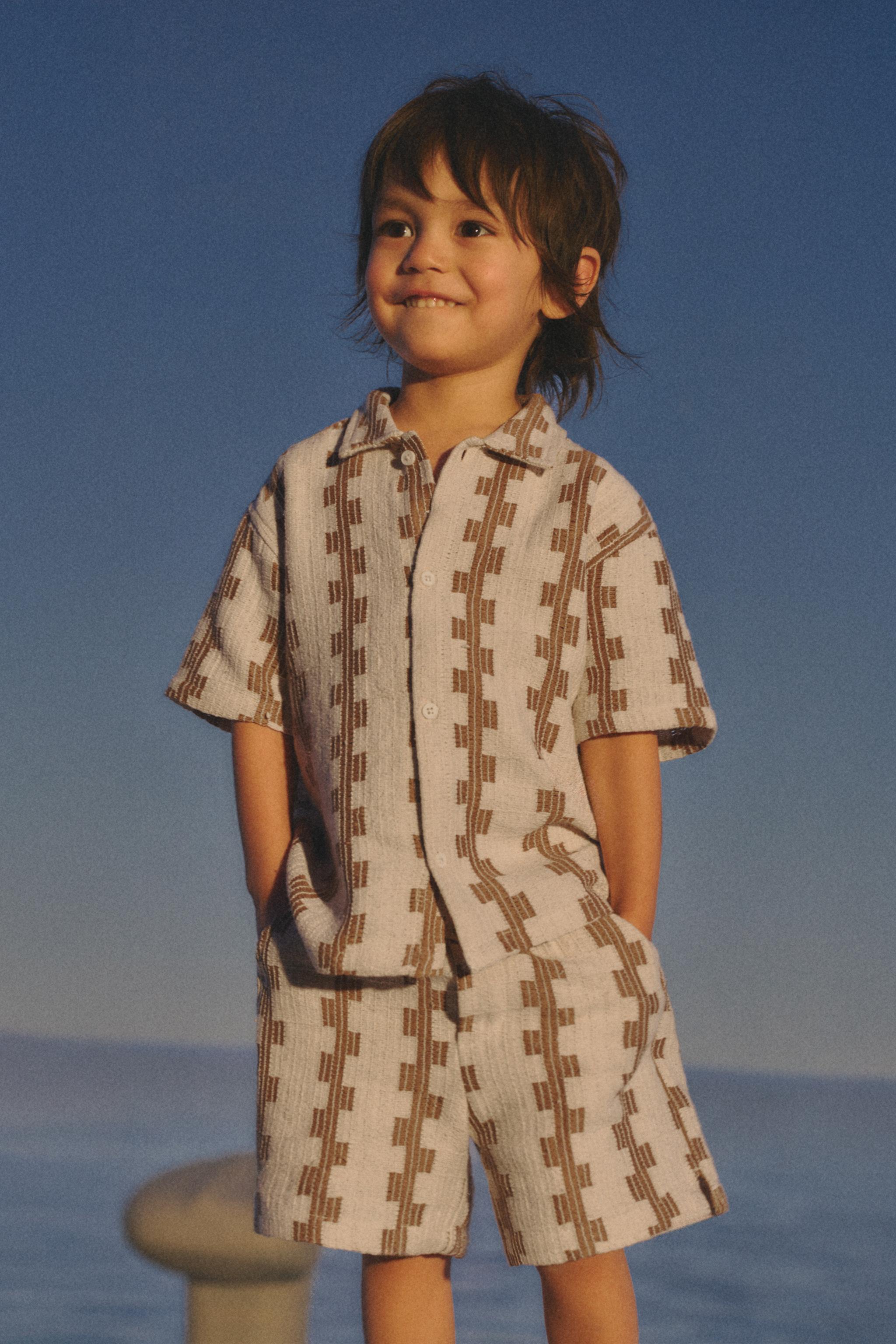 TEXTURED PRINT SHIRT