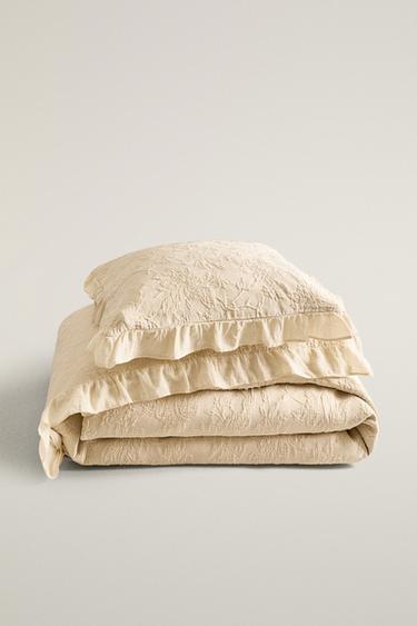 JACQUARD BEDSPREAD WITH RUFFLE TRIM - Beige by Zara