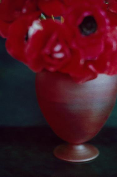 IRIDESCENT GLASS VESSEL I COLIN KING - Red by Zara