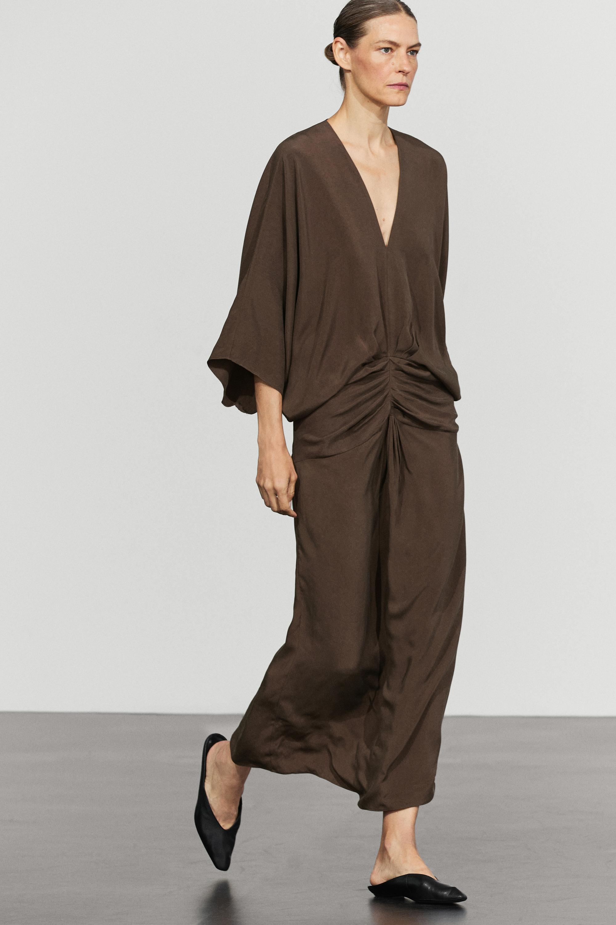 Fluid midi dress with gathered sash — Chocolate