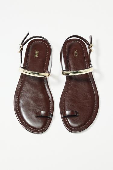 FLAT SANDALS WITH METAL APPLIQUÉ - Chocolate Brown by Zara