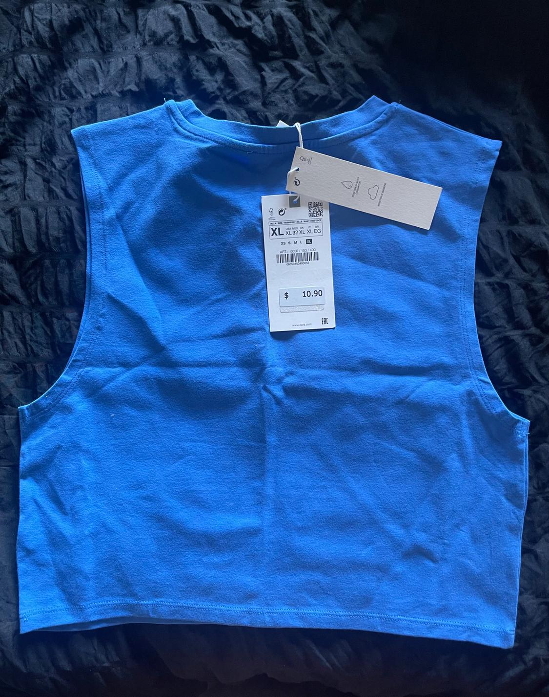 SLEEVELESS CROPPED STRETCH TSHIRT - Image 2