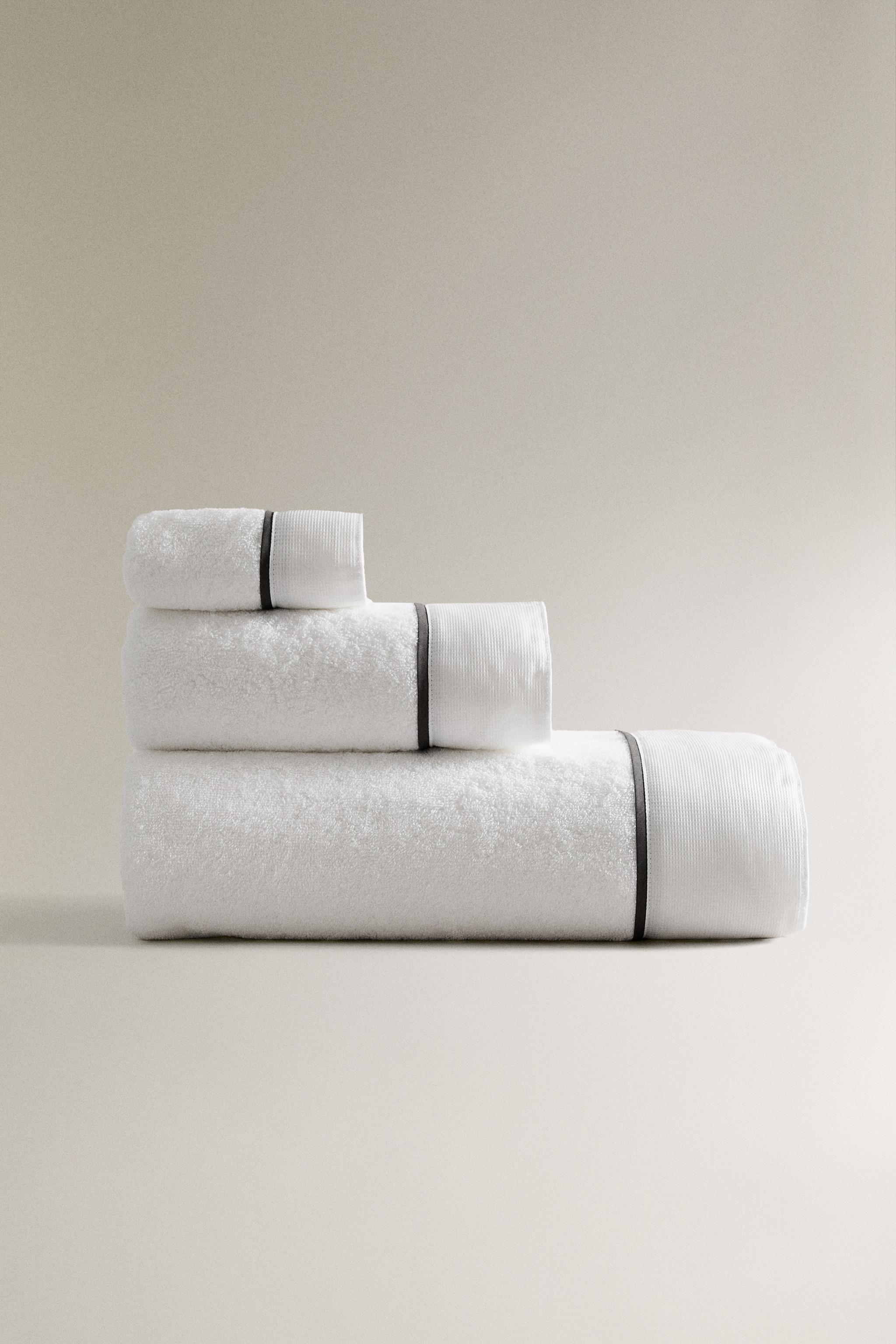 BATH TOWEL WITH PIQUÉ BAND