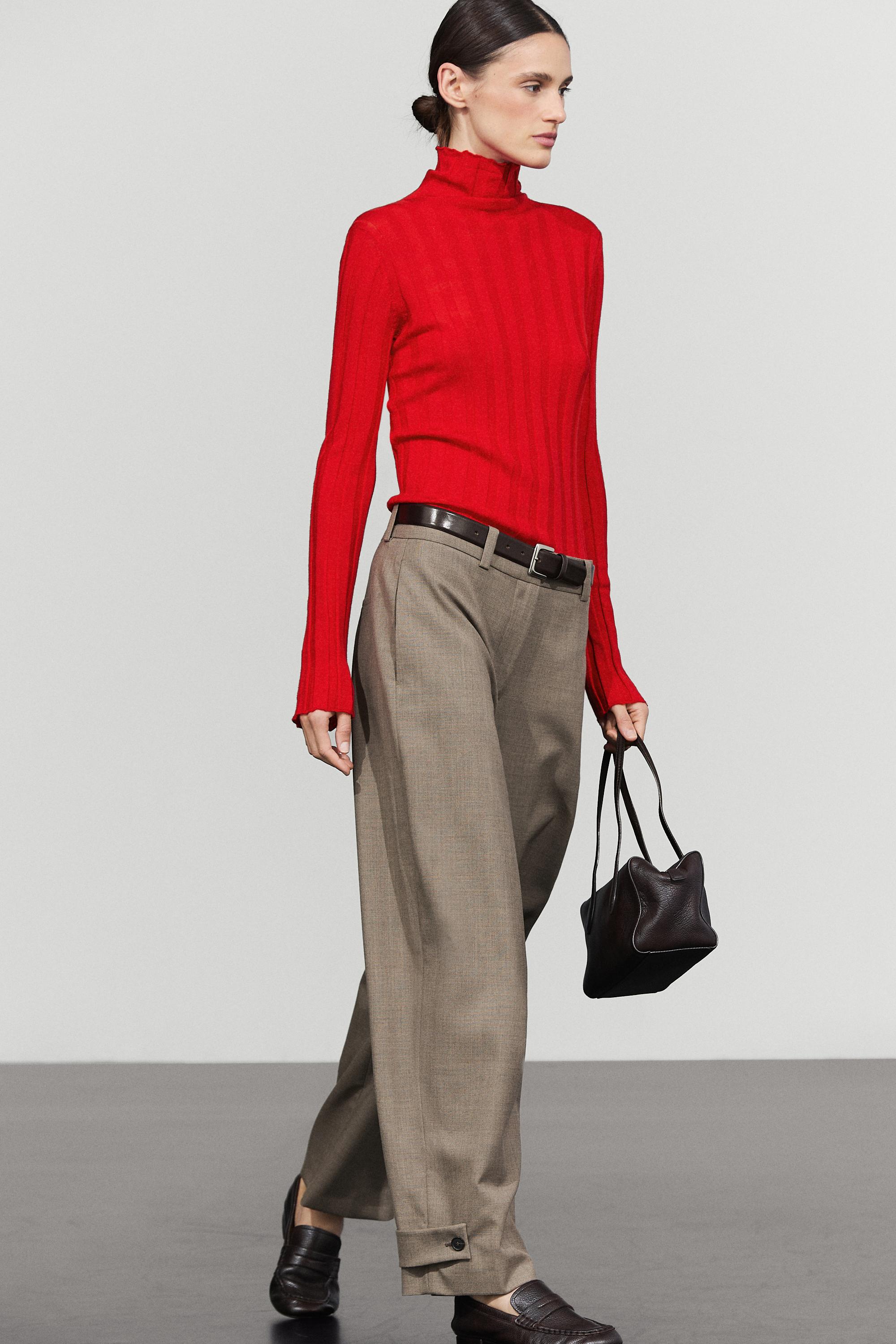 100% wool darted pants with buttoned hem detail