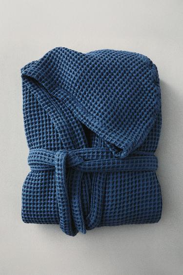 COTTON WAFFLE-TEXTURE BATHROBE - dusty blue by Zara