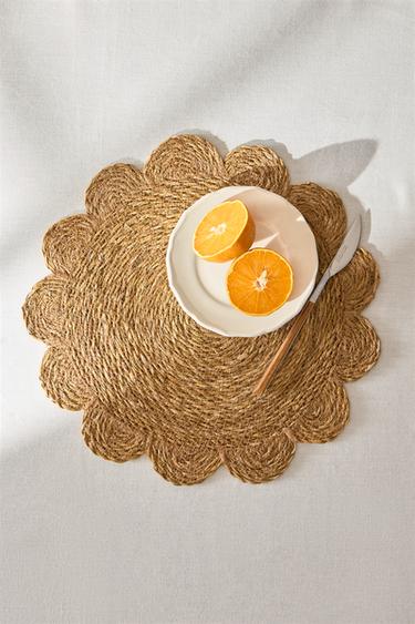 FLOWER RATTAN PLACEMAT - Light beige by Zara