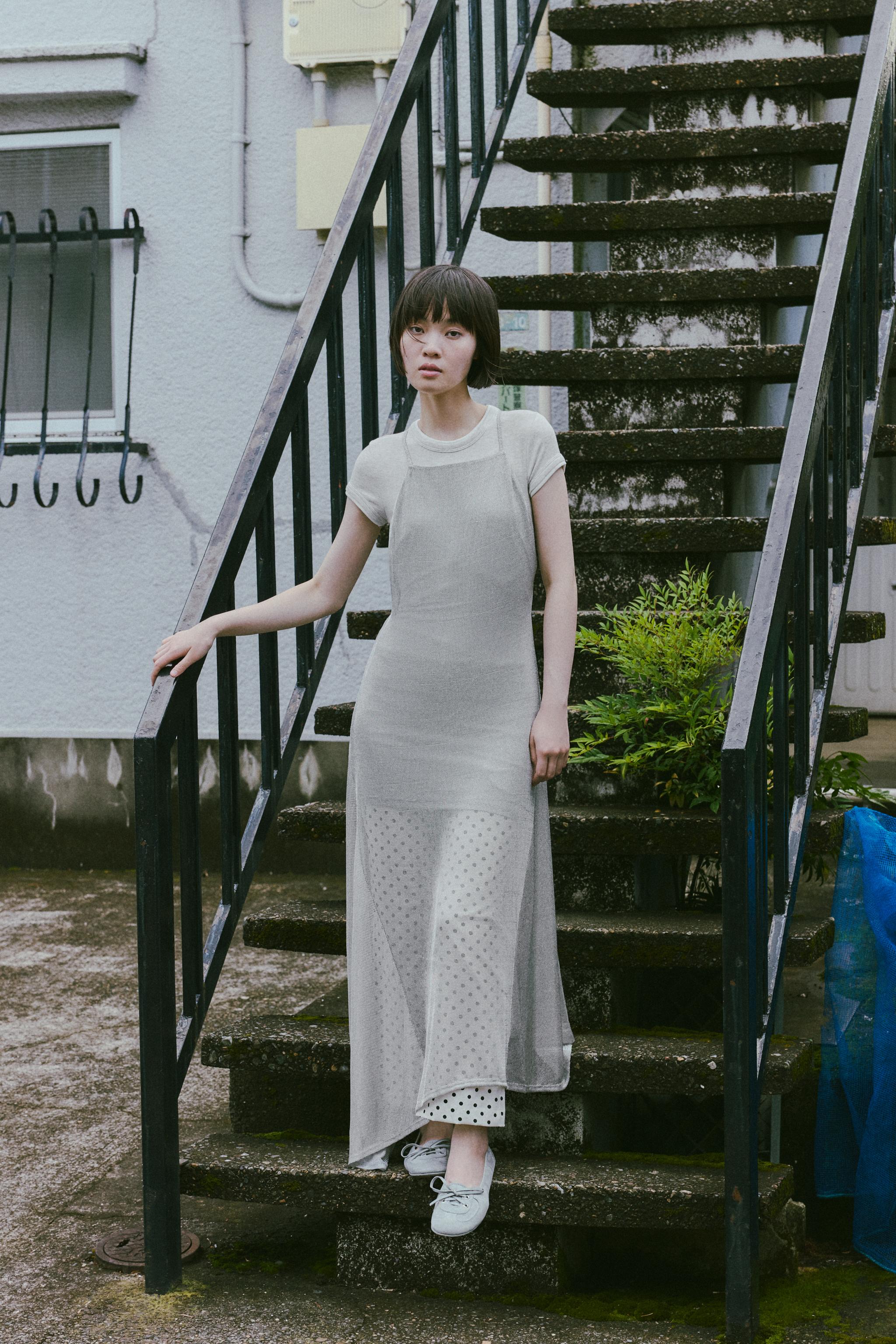 d.i.aの新品パイル生地のワンピ メタリック糸ミディワンピース - シルバー | ZARA Japan / 日本