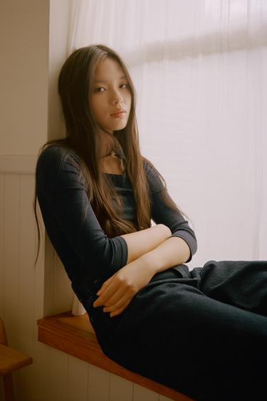 コットンモダールTシャツネイビーブルーZaraのコットンモダールTシャツ - ネイビーブルー 