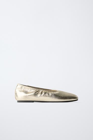 METALLIC BALLET FLATS - Gold by Zara