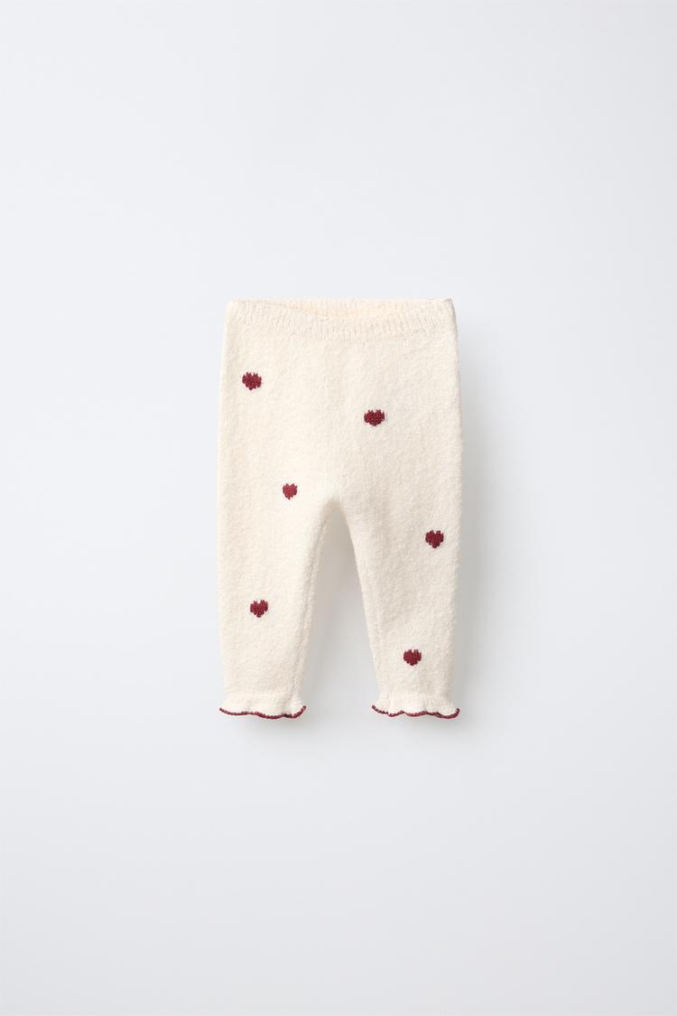 Pantalón punto corazones bordados