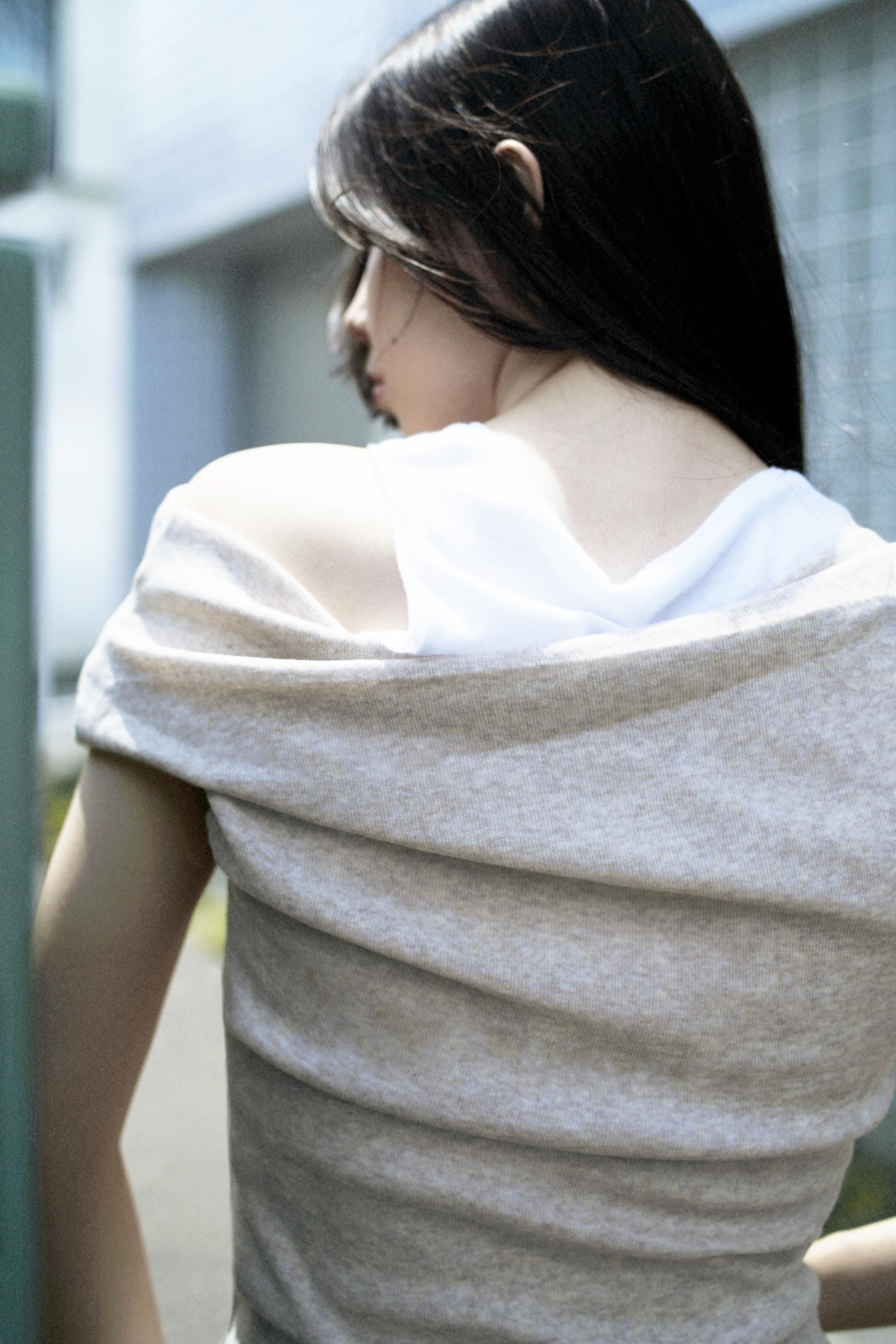 ダブルアシンメトリーTシャツ - ベージュマール | ZARA Japan / 日本