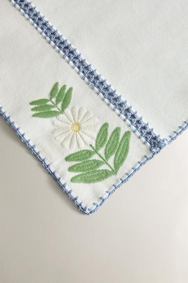 LOT SERVIETTES DE TABLE COTON BRODERIES CONTRASTANTES (LOT DE 2) - Écru de Zara - Image 2