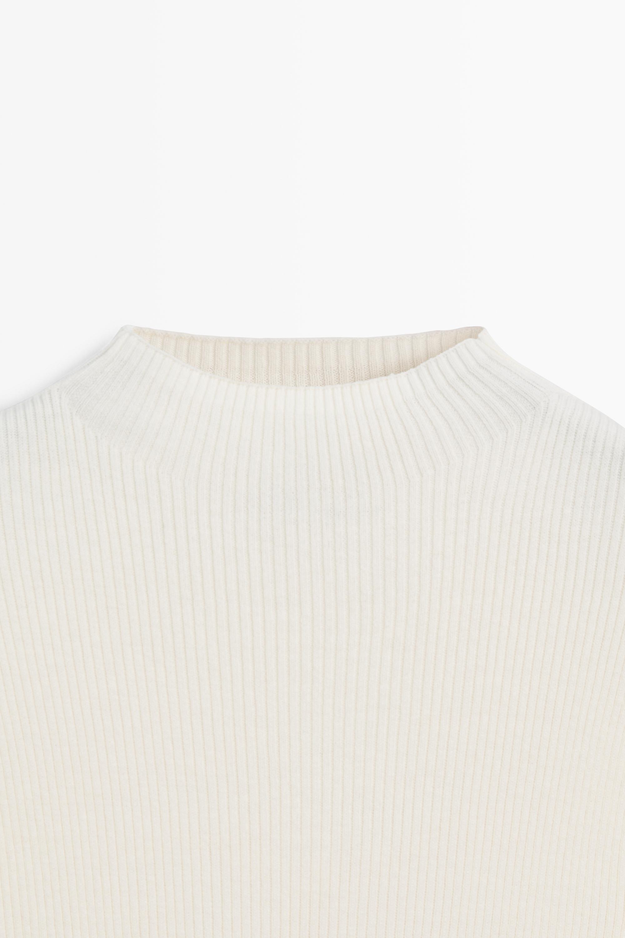 Knit dress with matching detail