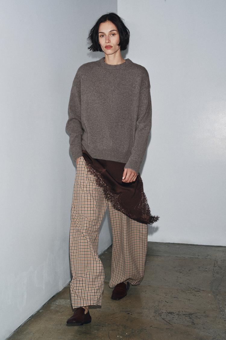 CASHMERE AND WOOL LONG SLEEVE SWEATER