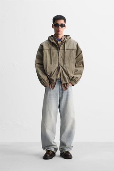 ÁO KHOÁC VẢI KỸ THUẬT CÓ MŨ TRÙM ĐẦU - Màu xanh lá dịu từ Zara