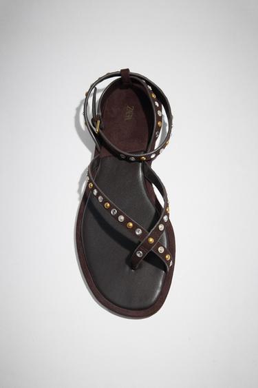 SANDALIA PIEL ABALORIOS - Marrón de Zara