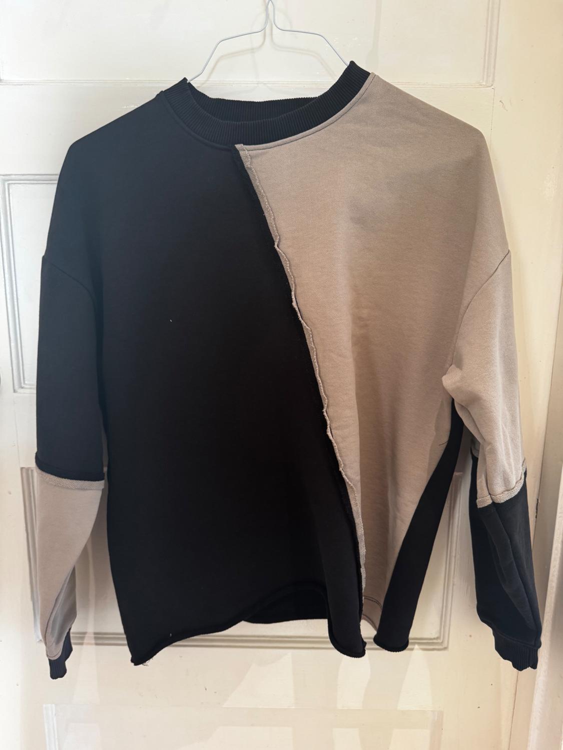 COLOUR BLOCK SWEATSHIRT