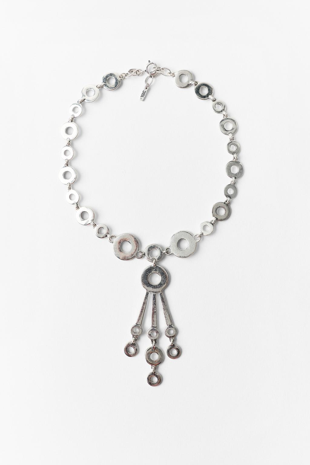 CIRCLE METAL CHOKER NECKLACE