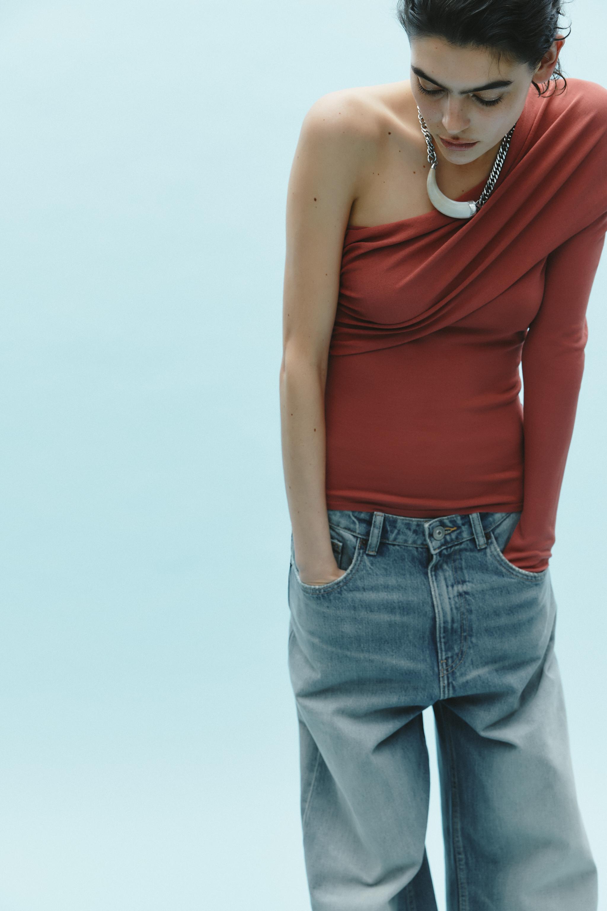 DRAPED KNIT ASYMMETRIC TOP