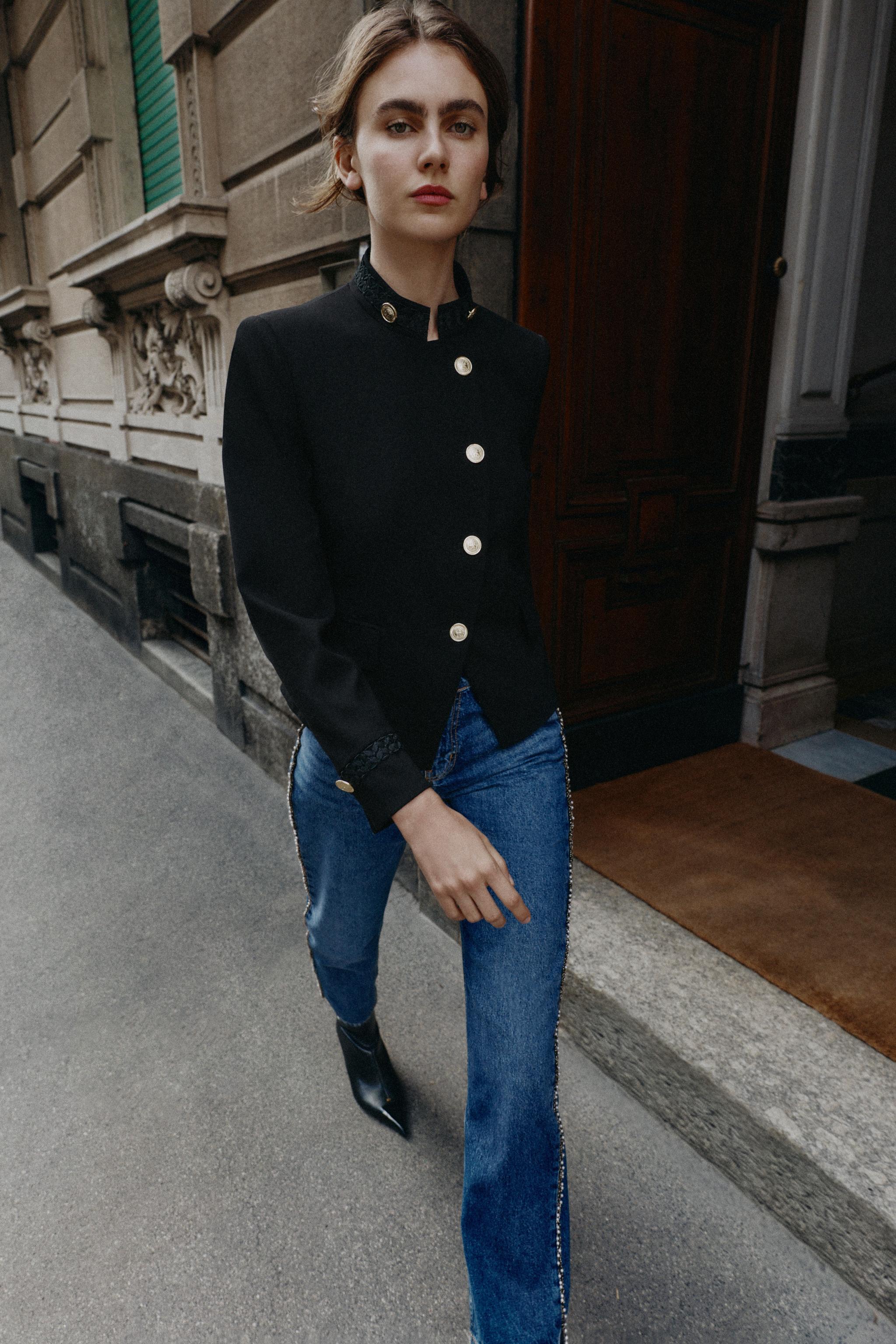 TRIMMED DOUBLE-BREASTED BLAZER