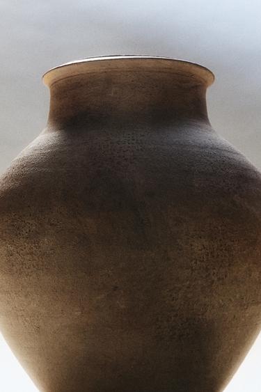 TERRACOTTA VASE - white by Zara