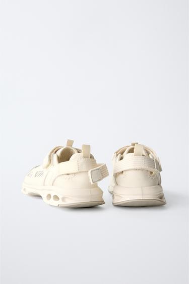 TENNIS DE SPORT EN RÉSILLE - Blanc écru de Zara - Image 4