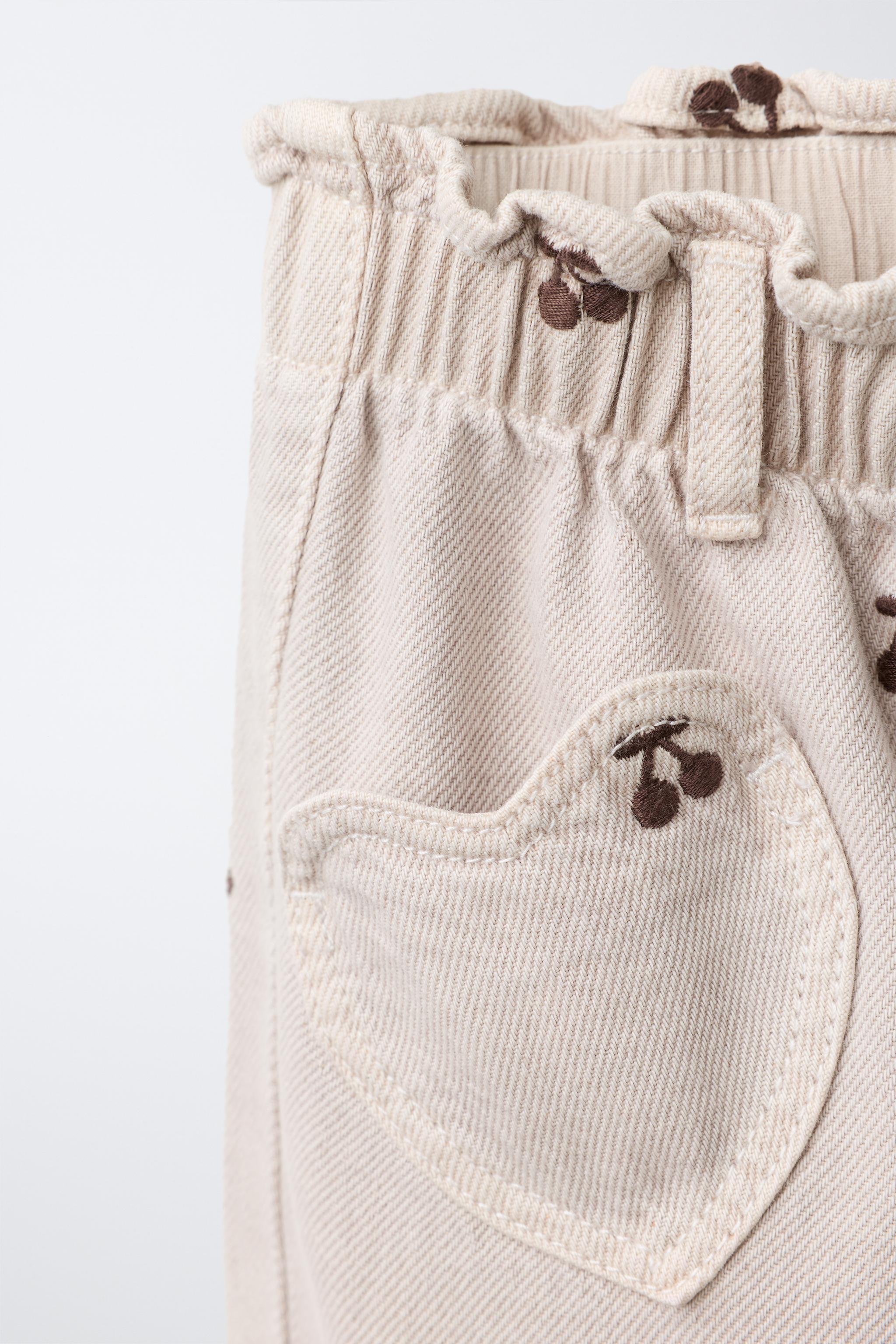 PANTALON BAGGY EN SERGÉ À CERISES BRODÉES