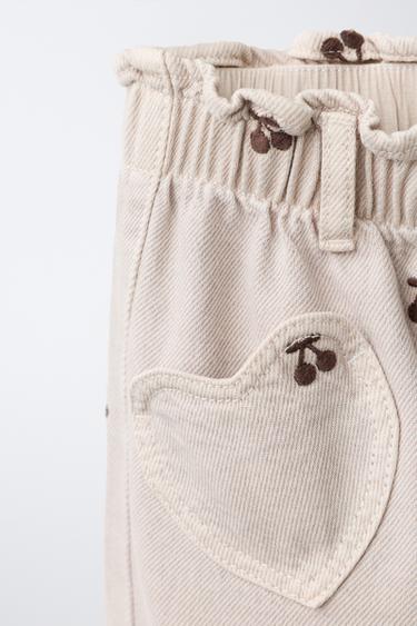BAGGY-BUKSER I TWILL MED BRODEREDE KIRSEBÆR - Beige fra Zara