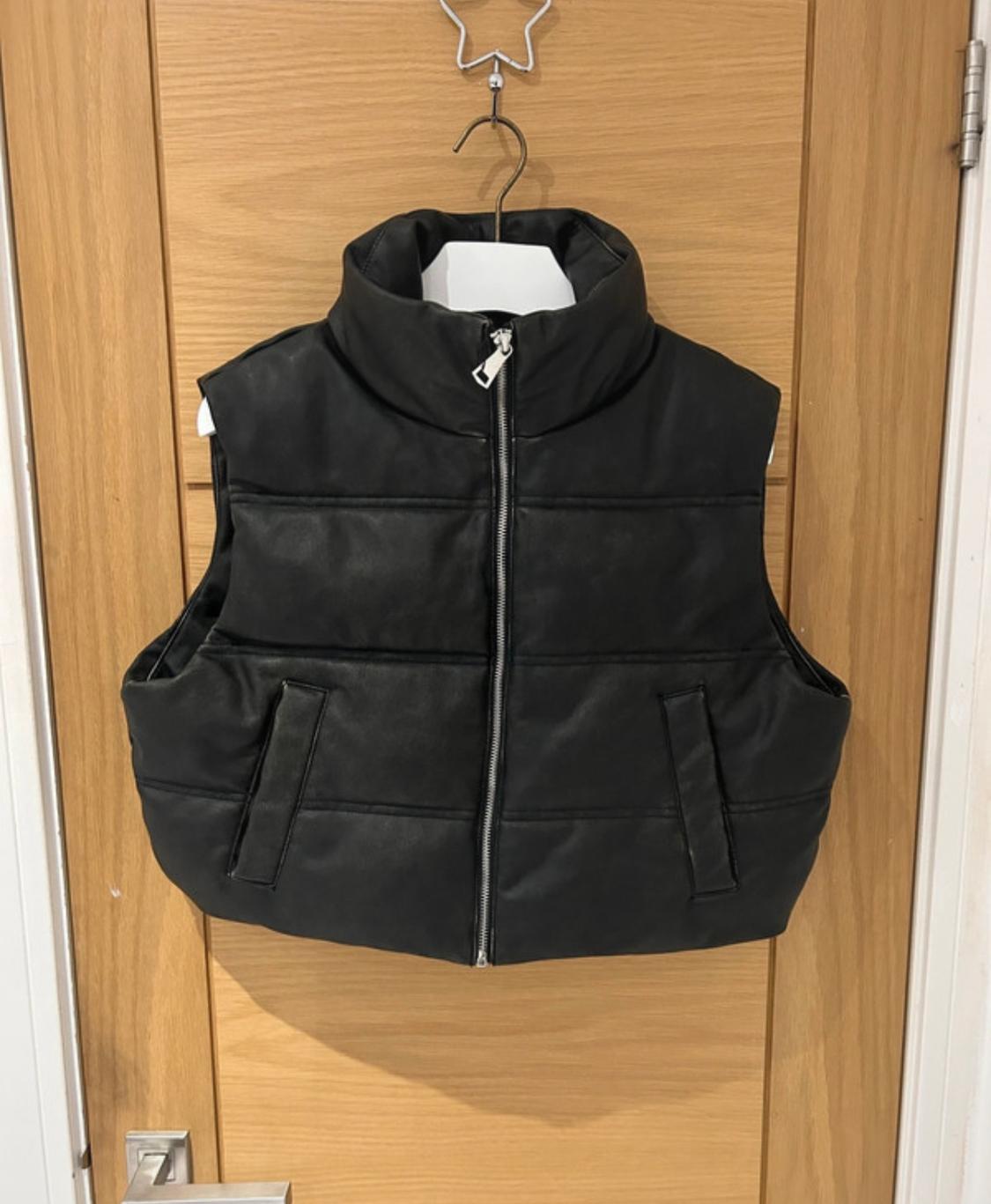 LEATHER EFFECT SHORT PUFFER GILET