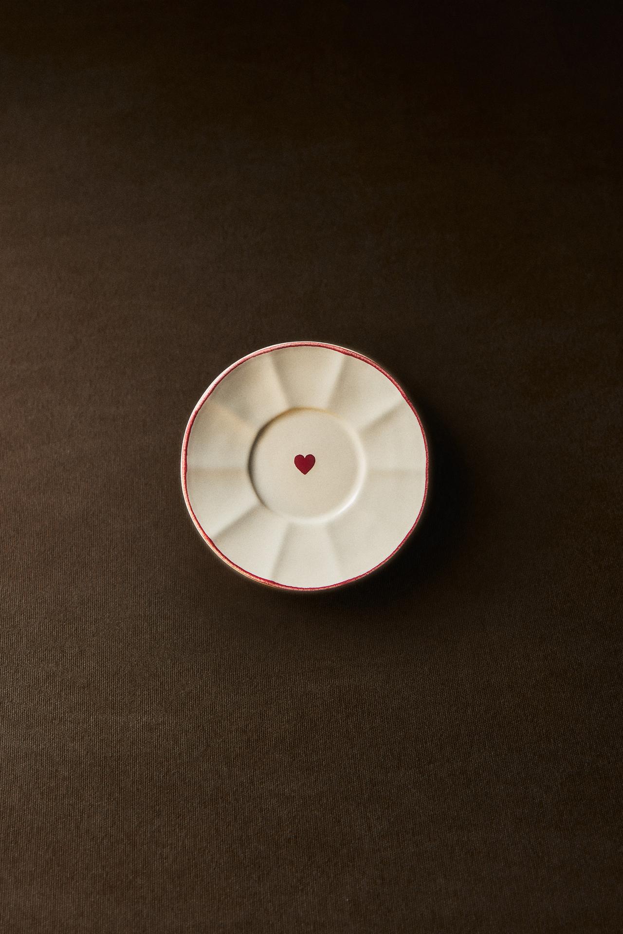 HEART STONEWARE SIDE PLATE — White / Red