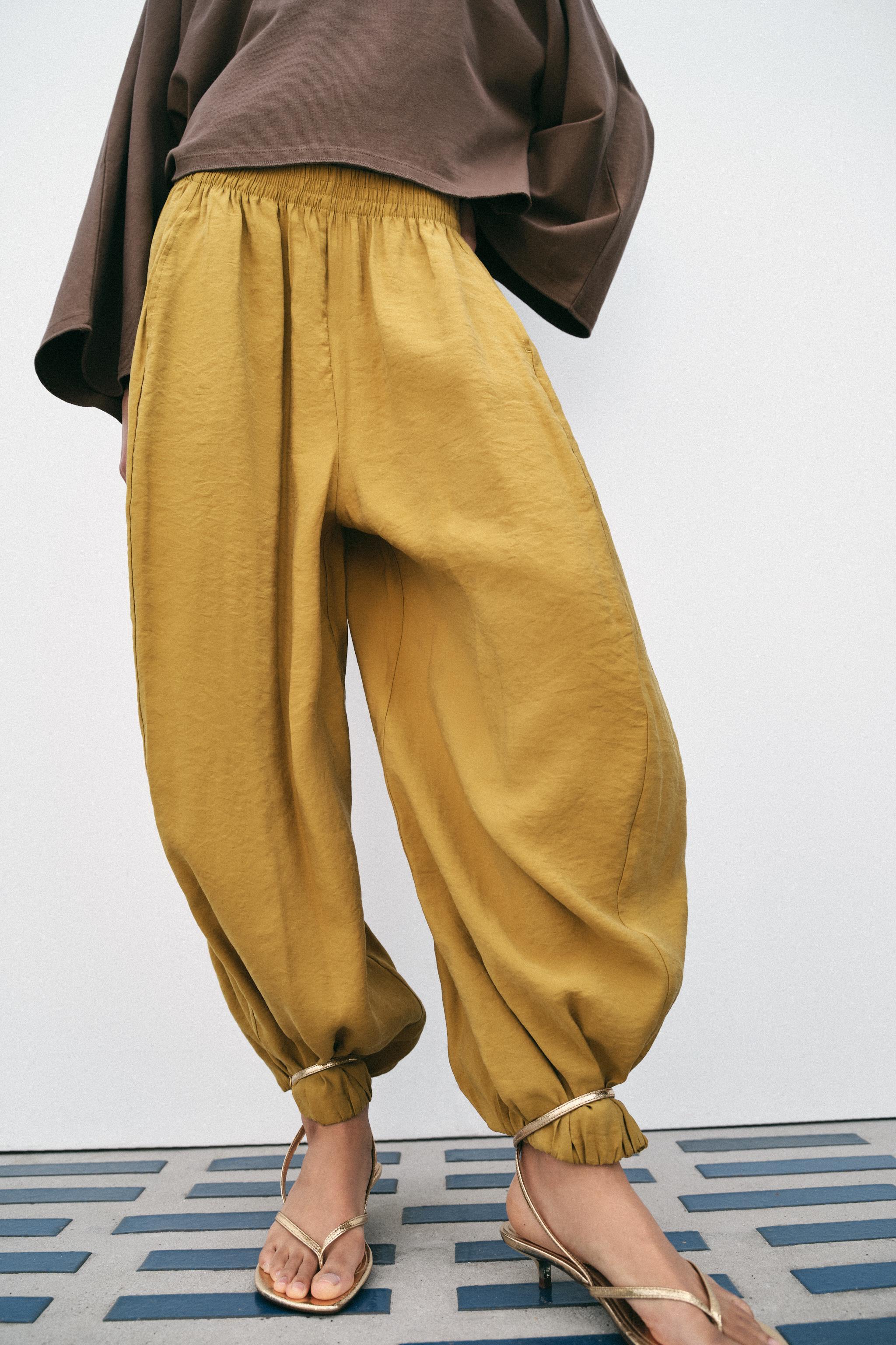 VOLUMINOUS BLOOMER PANTS — Mustard
