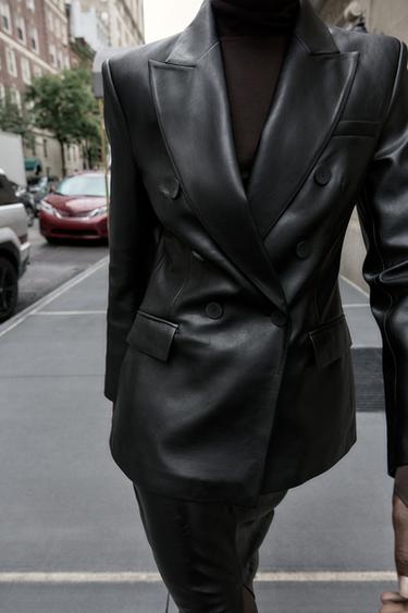 BLAZER CRUZADA EFECTO PIEL - Negro de Zara