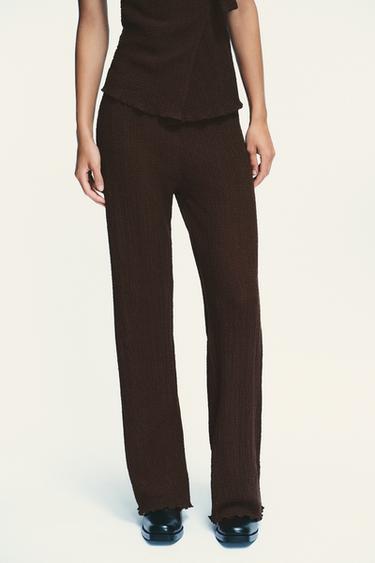 PANTALON DROIT TEXTURÉ - Marron foncé de Zara - Image 1