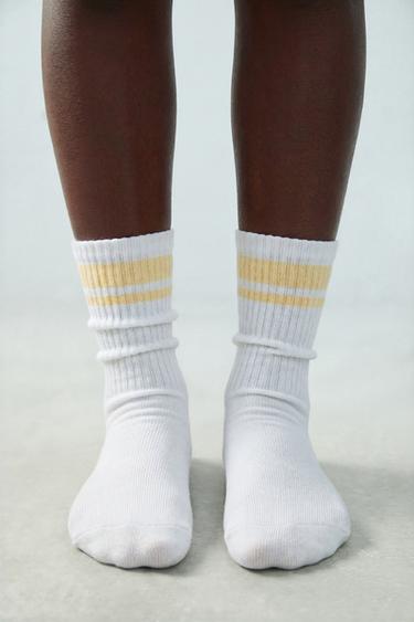 Zara THREE-PACK OF SPORTY STRIPED TALL SOCKS - White