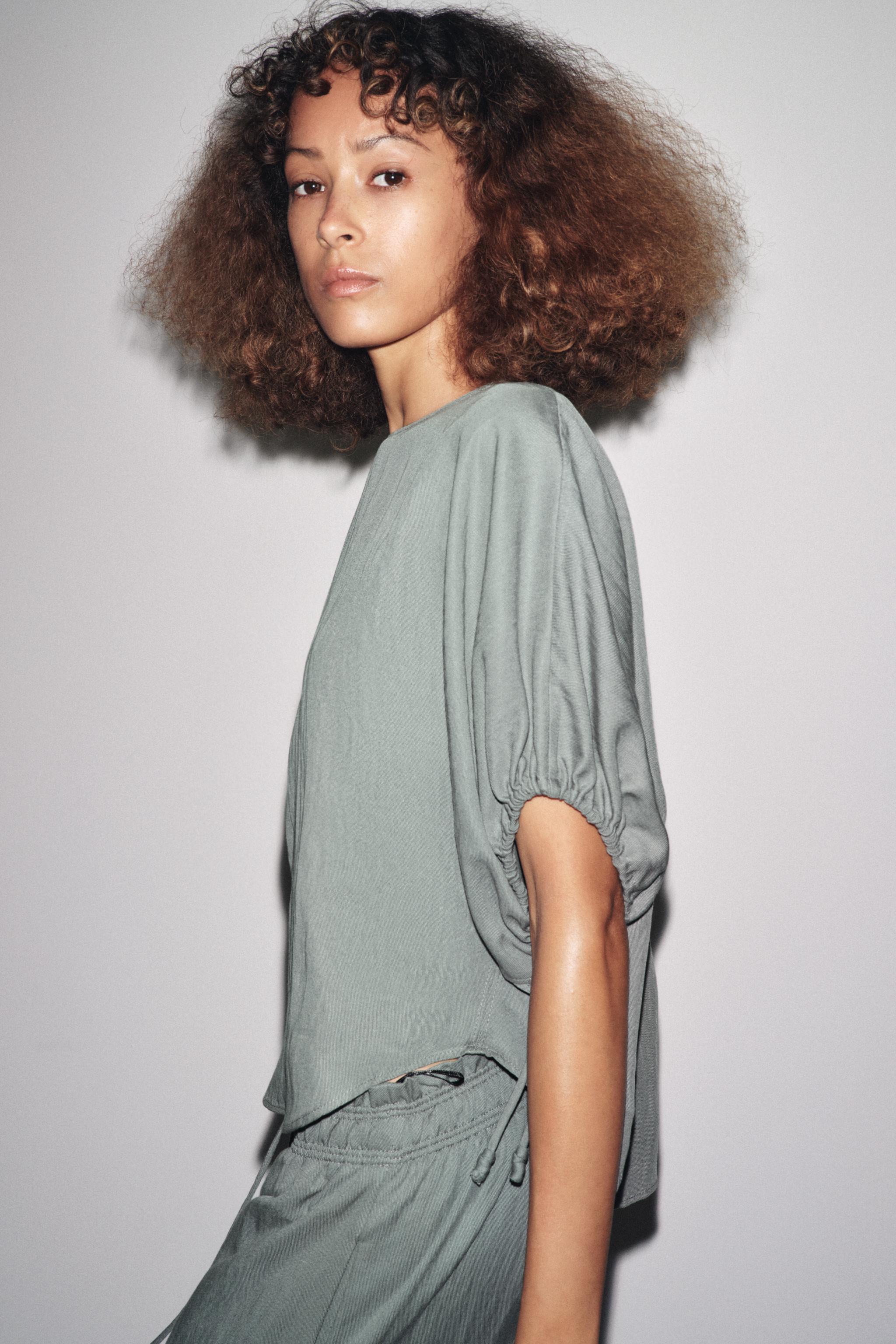新品☆ZARA ザラ パフスリーブトップス ZARA - 新品☆ZARA ザラ パフスリーブニットセーター トップス S