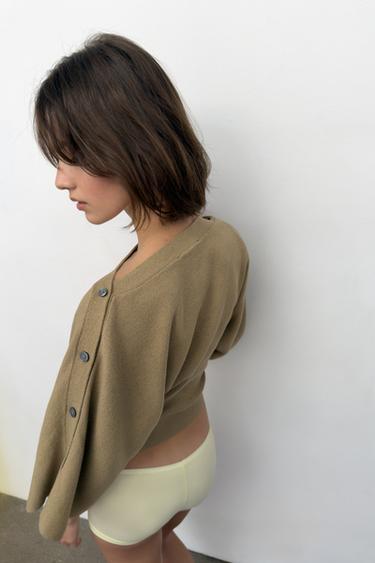 PULL EN MAILLE MANCHES CAPE BOUTONS - Beige clair de Zara - Image 2