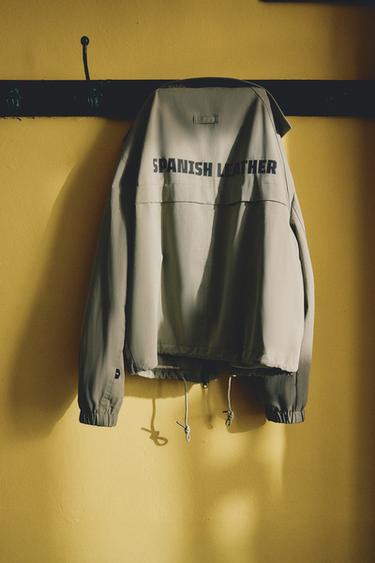GUITARRICADELAFUENTE TEXT PRINT JACKET - Beige by Zara