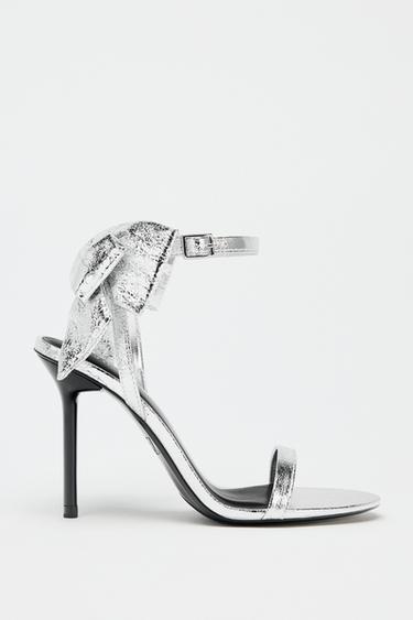 SANDALES EFFET MÉTALLISÉ AVEC LACET - Argent de Zara