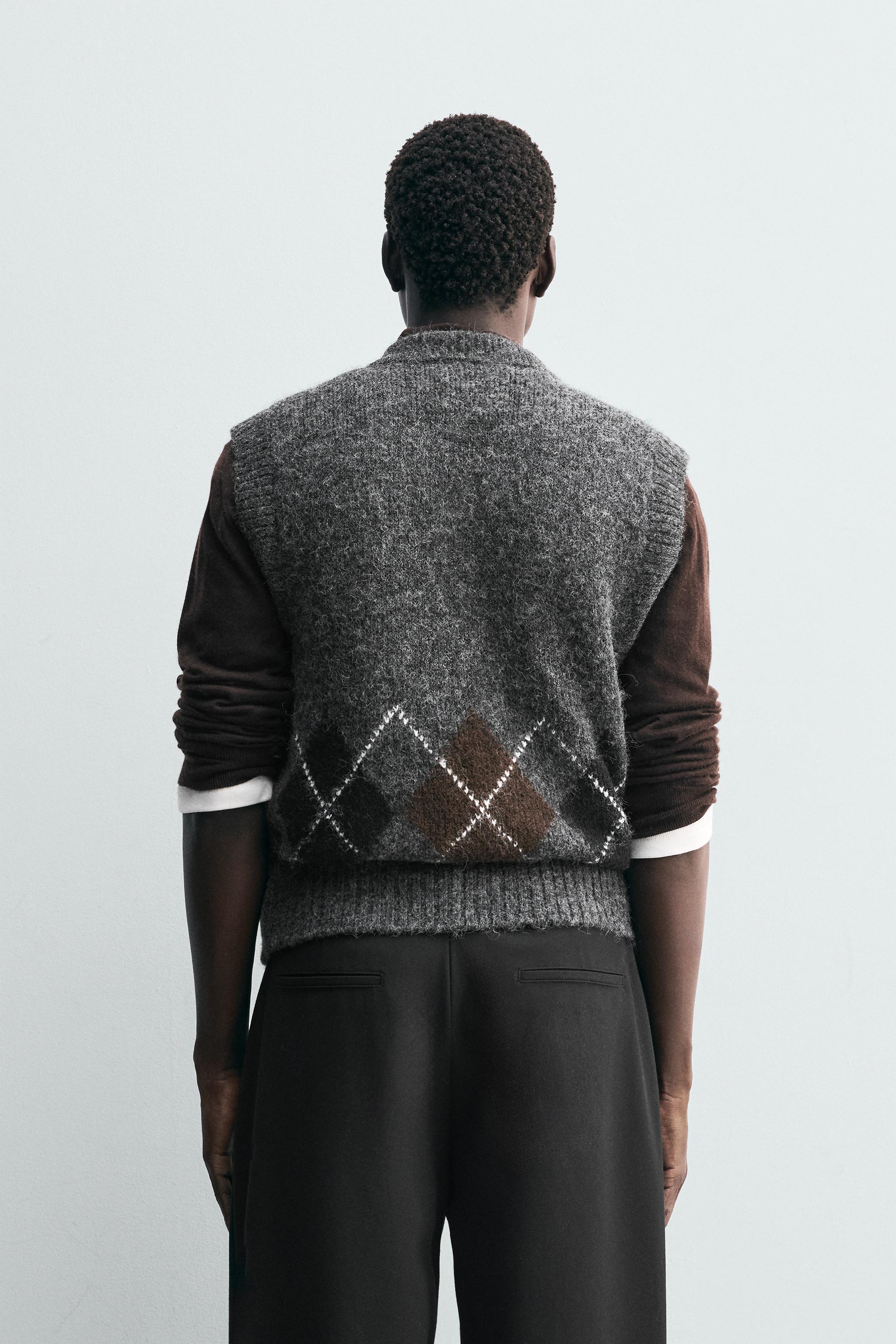 DIAMOND JACQUARD KNIT VEST