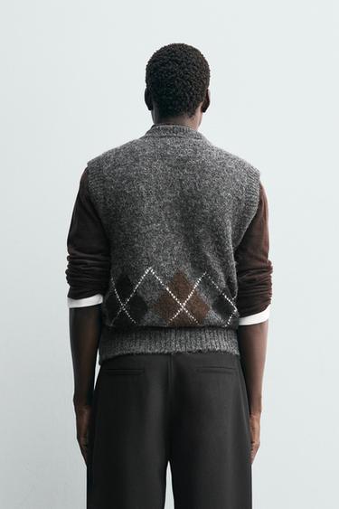GILET EN MAILLE JACQUARD À LOSANGES - Gris chiné de Zara - Image 2