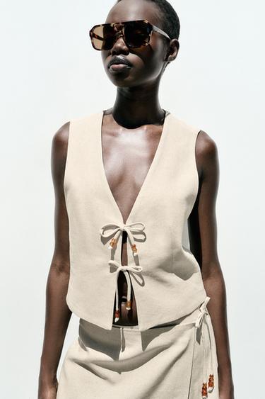 WESTE MIT LEINEN UND SCHMUCKPERLEN - Hellbeige von Zara