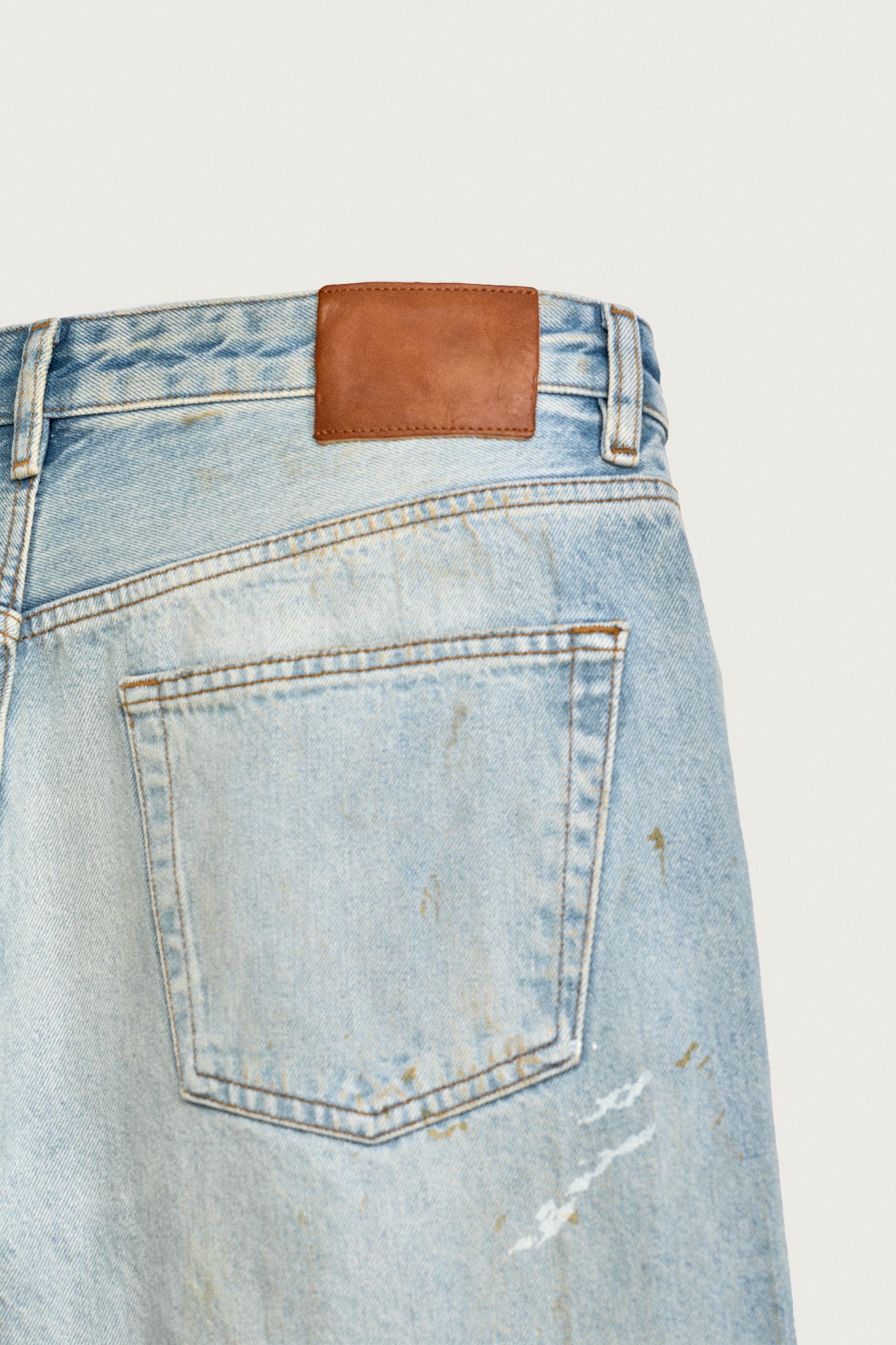 LOOSE-FIT JEANS
