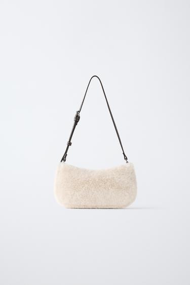 SAC PORTÉ ÉPAULE EFFET FOURRURE - Blanc écru de Zara