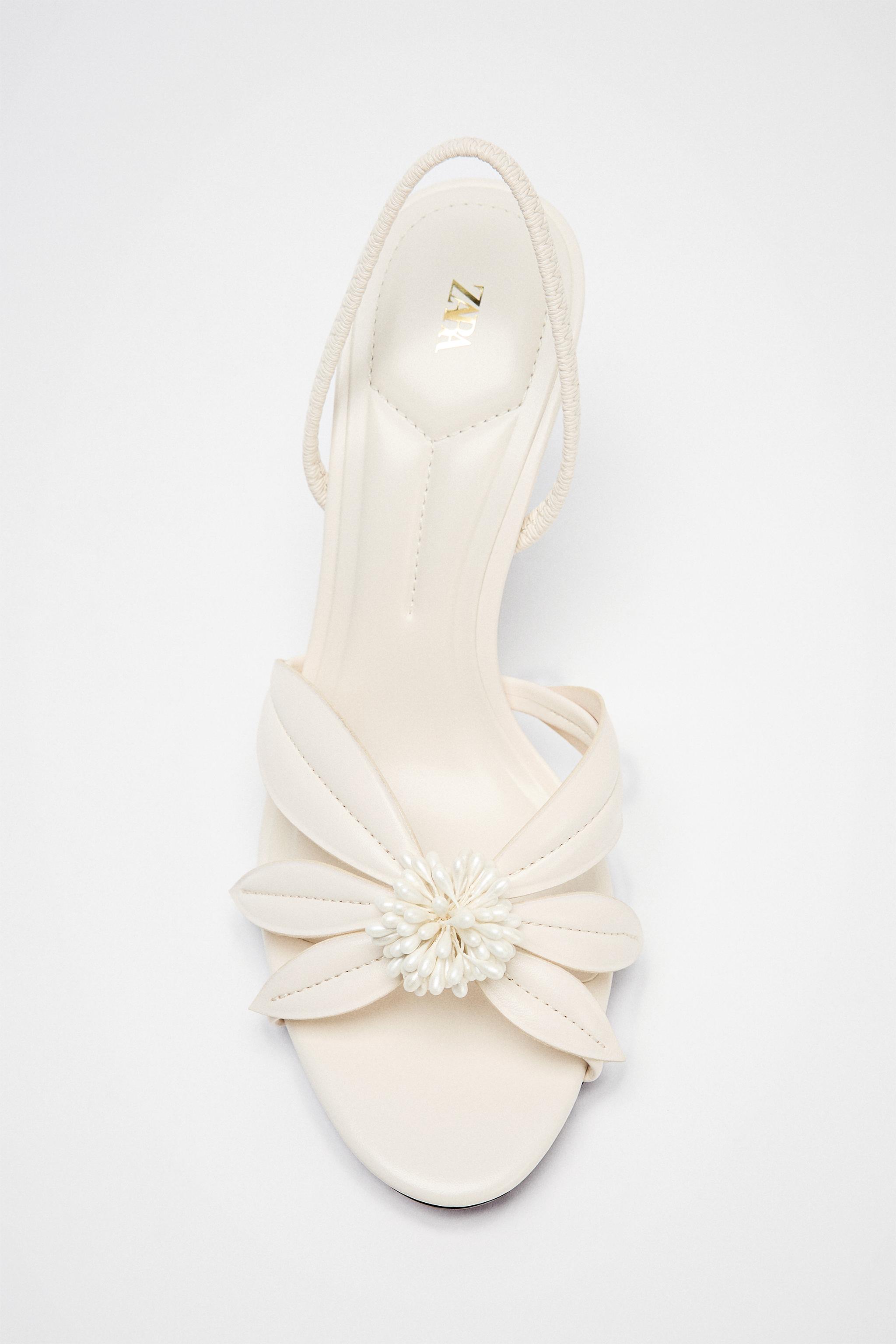 HEELED SANDALS WITH FLOWER DETAIL — White